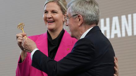 Kirsty Coventry löst Thomas Bach an der Spitze des IOC ab.