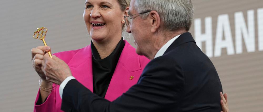 Kirsty Coventry löst Thomas Bach an der Spitze des IOC ab.