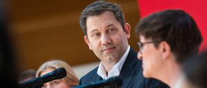 Sie kommt, er bleibt, sie geht: Bärbel Bas (l.), Lars Klingbeil und Saskia Esken (r.) bei einer gemeinsamen Pressekonferenz.