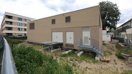 Unscheinbar: So sieht die Zentrale für die Geothermieanlage in der Heinrich-Mann-Allee aktuell aus.