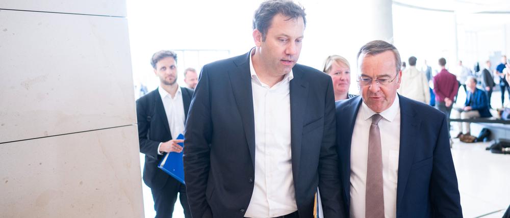 SPD-Chef Lars Klingbeil (l.) und Verteidigungsminister Boris Pistorius werden Chancen aufs Kanzleramt nachgesagt.