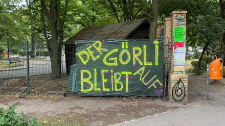 „Der Görli bleibt auf“ ist an vielen Ecken im und um den Park zu lesen. 