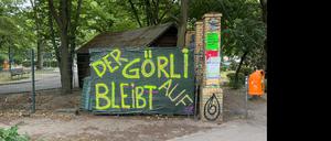 „Der Görli bleibt auf“ ist an vielen Ecken im und um den Park zu lesen. 
