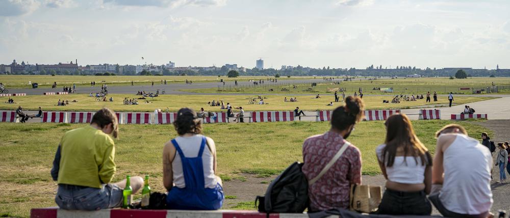 Das Tempelhofer Feld in Berlin ist seit 2008 die offizielle Bezeichnung des heute als Park und Freizeitfläche genutzten Geländes des ehemaligen Flughafens Tempelhof.