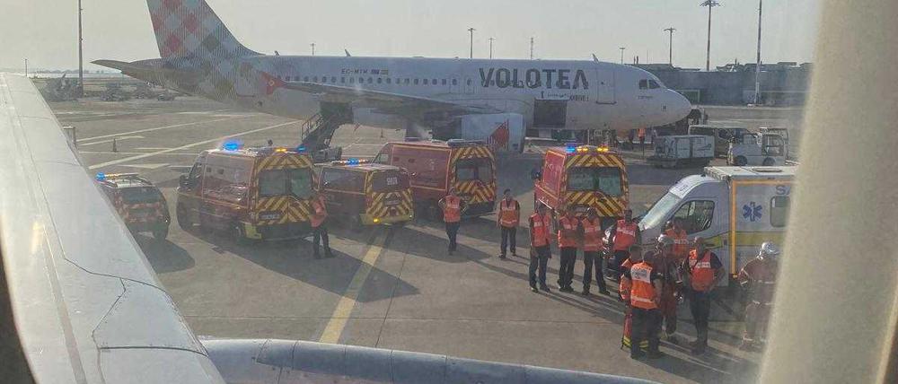 Feuerwehreinsatz an einem Ryanair-Flugzeug in Marseille.