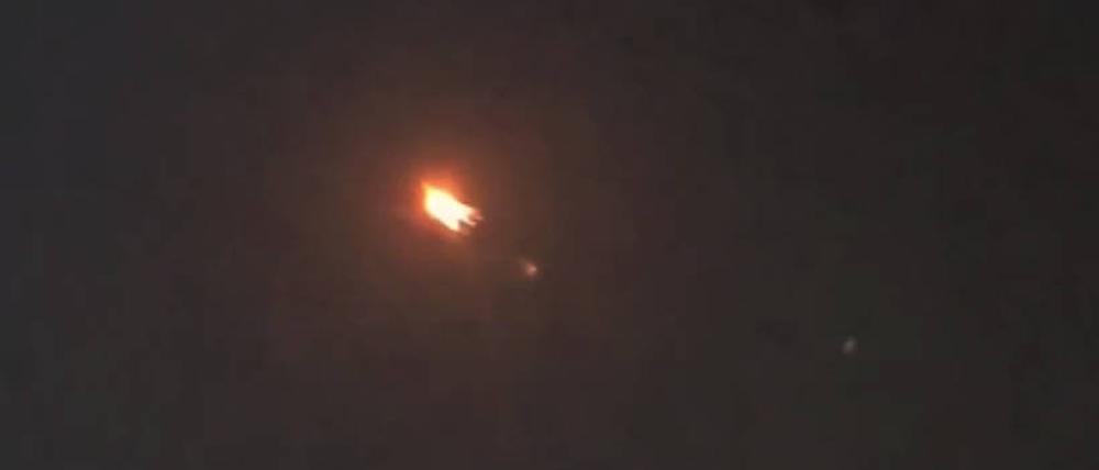 Iran launches missile strike on US base in Qatar, citing retaliation for aggression DOHA, QATAR - JUNE 23: A screen grab taken from a video shows missiles over Doha, Qatar after Iran has launched an operation targeting a U.S. base in Qatar on June 23, 2025. Stringer / Anadolu Doha Qatar. Editorial use only. Please get in touch for any other usage. PUBLICATIONxNOTxINxTURxUSAxCANxUKxJPNxITAxFRAxAUSxESPxBELxKORxRSAxHKGxNZL Copyright: x2025xAnadoluxStringerx