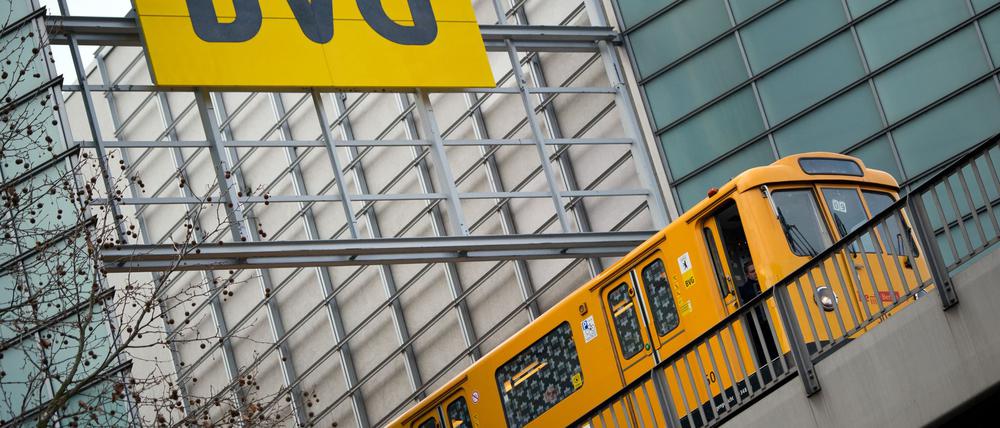 Im Öffentlichen Personennahverkehr in Berlin soll künftig ein Messerverbot gelten. (Archivfoto)