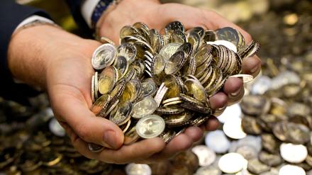 Bargeld im großen Stil dürften die wenigsten Superreichen halten, denn es wirft keine Rendite ab. 