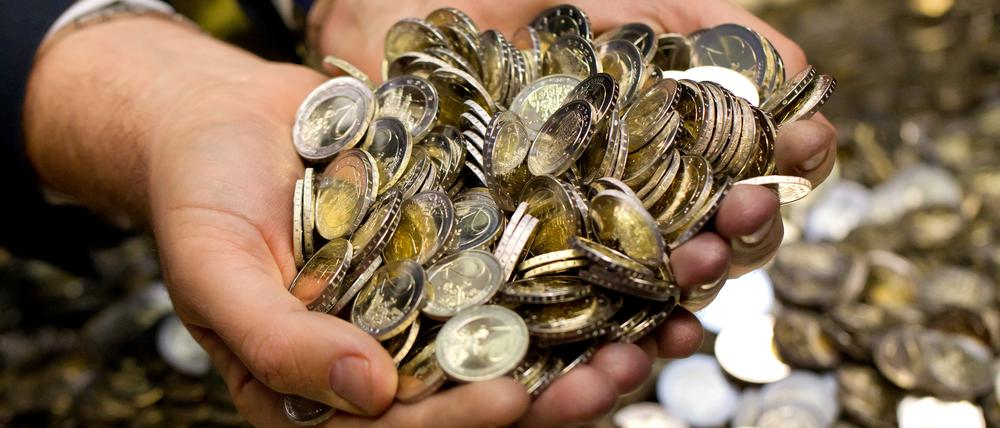 Bargeld im großen Stil dürften die wenigsten Superreichen halten, denn es wirft keine Rendite ab.