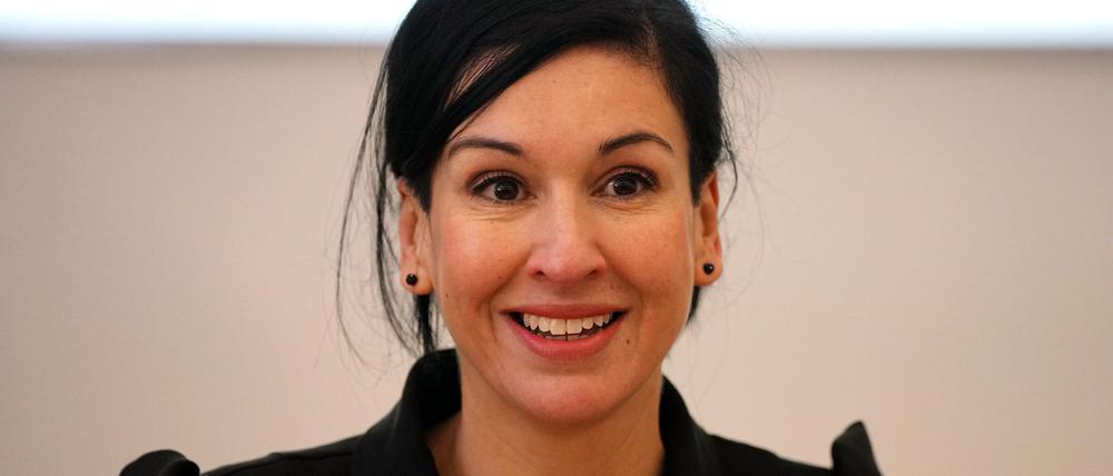 Noosha Aubel (parteilos) war sechs Jahre lang Beigeordnete für Bildung, Kultur, Jugend und Sport in Potsdam. Zuletzt war sie Stadträtin und Dezernentin für Bildung, Integration, öffentliche Dienste und Sicherheit in Flensburg. (Archivbild)