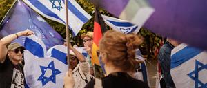 Mitglieder einer Pro-Isreal-Demonstration.