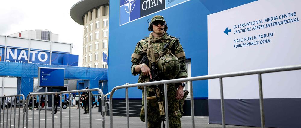 A soldier stands outside the building where is held the meetings of the two-day NATO's Heads of State and Government summit in The Hague on June 24, 2025. (Photo by Sem van der Wal / ANP / AFP) / Netherlands OUT
