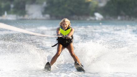 Slalom, Trickski oder über die Rampe, beim Wasserski gibt es vielen Optionen.