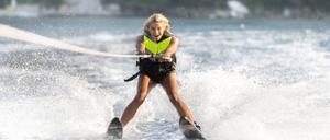 Slalom, Trickski oder über die Rampe, beim Wasserski gibt es vielen Optionen.