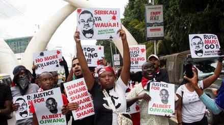 Demonstration gegen den Tod des Bloggers Albert Ojwang im Hauptquartier der Polizei in Nairobi.