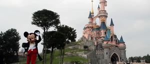 In einem rätselhaften Fall um eine wohl vorgetäuschte Kinderhochzeit im Disneyland Paris ermittelt die französische Justiz. (Archivbild)