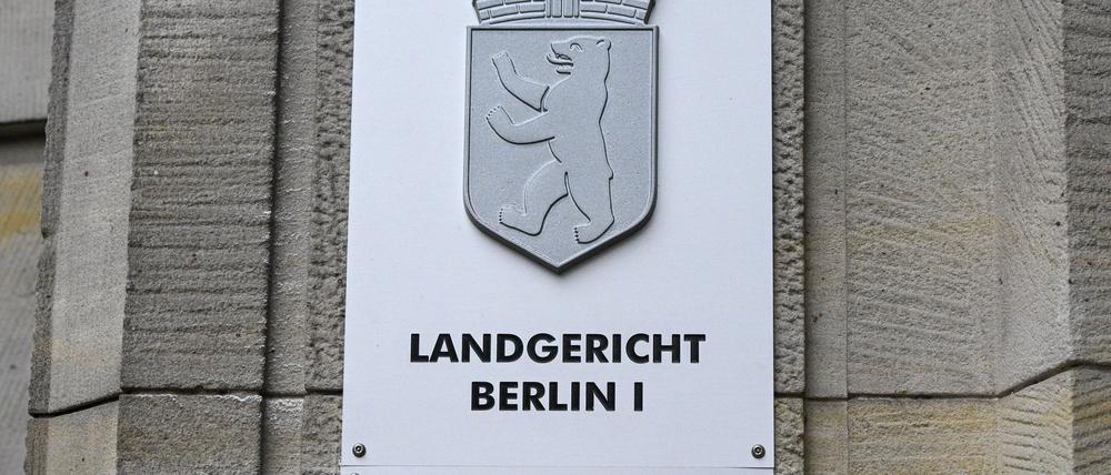 Rund acht Monate nach einem tödlichen Angriff auf eine 37-jährige Frau in Berlin-Köpenick steht der Lebensgefährte vor Gericht. (Symbolbild)
