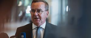 Bundesminister der Verteidigung Boris Pistorius (SPD) im Bundestag vor der Abreise zum Nato-Gipfel in Den Haag