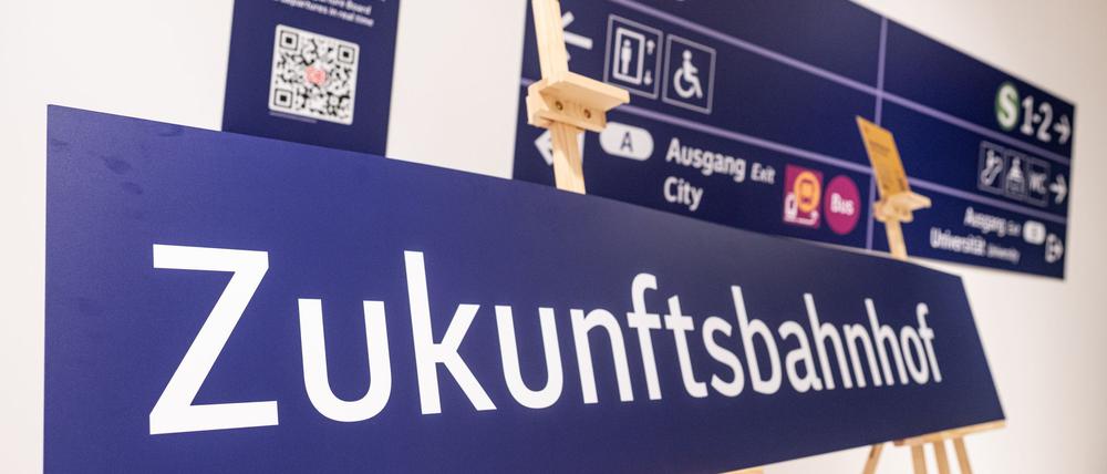 Die Bahn will in diesem Jahr rund 100 Bahnhöfe nach bestimmten Qualitätsstandards zu sogenannten Zukunftsbahnhöfen umrüsten.