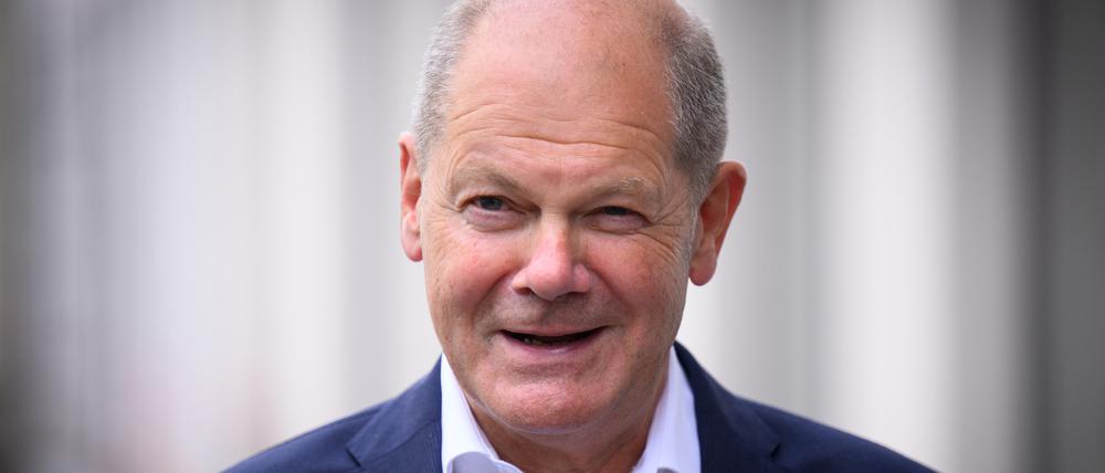 Olaf Scholz (SPD), Bundeskanzler a.D., äußert sich nach einem Besuch des Leibniz-Zentrums für Zeithistorische Forschung Potsdam (ZZF).