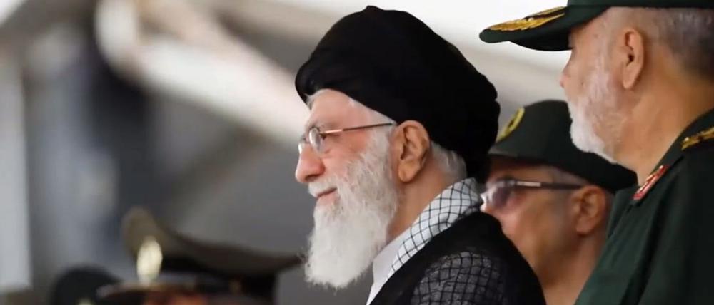 Revolutionswächter bei einer Rede des iranischen obersten Führers Ali Chamenei.