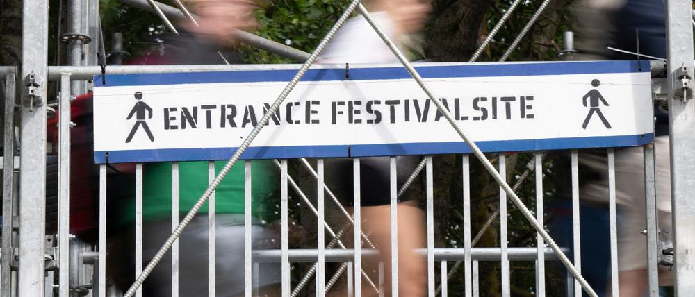 Ein ehemaliger Militärflugplatz an der Mecklenburgischen Seenplatte verwandelt sich im Rahmen des Fusion-Festivals wieder zum Party- und Kulturgelände.