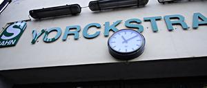 Die Frau soll während des Angriffs geschlafen haben (Symbolbild).