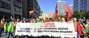Gewerkschaftsmitglieder in Belgien während einer Demonstration der sozialistischen Gewerkschaft FGTB/ABVV und der christlichen Gewerkschaft CSC/ACV. 