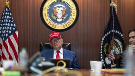 „Make America Great Again“ – seine Zollpolitik soll dabei helfen: US-Präsident Donald Trump im Juni im Weißen Haus.