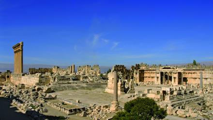 Das Jupiterheiligtum in Baalbek in der Bekaa-Ebene im Libanon. Links die berühmten sechs Säulen, die höchsten des Römischen Reiches. Seit 1984 gehört Baalbek zum Unesco-Welkultturerbe.