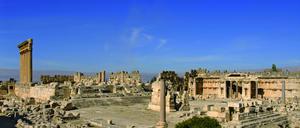 Das Jupiterheiligtum in Baalbek in der Bekaa-Ebene im Libanon. Links die berühmten sechs Säulen, die höchsten des Römischen Reiches. Seit 1984 gehört Baalbek zum Unesco-Welkultturerbe.