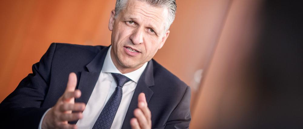 Frei sieht Probleme bei der Durchsetzung von Altersbeschränkungen.