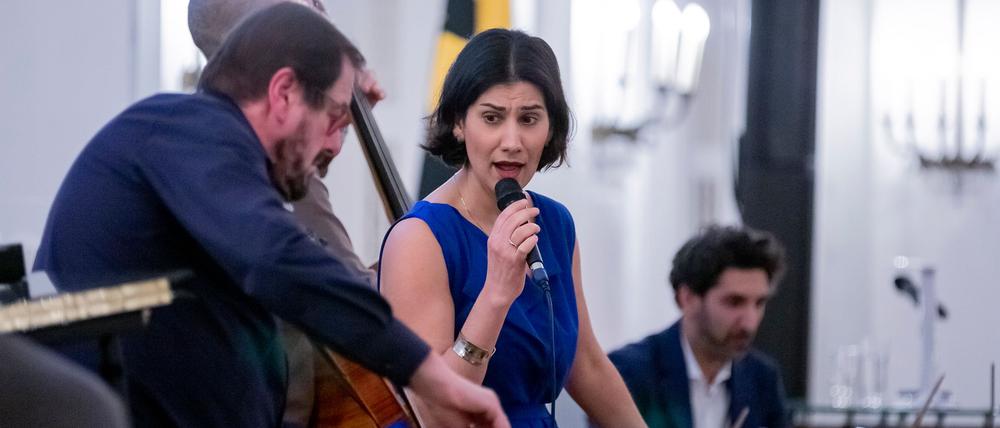 Die Sängerin Cymin Samawatie soll unter anderem mit dem Friedlieb Ferdinand Runge-Preis geehrt werden. (Archivbild)