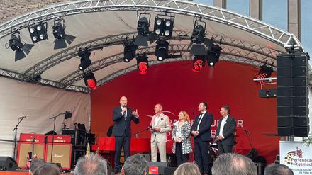 Brandenburgs Ministerpräsident Dietmar Woidke (SPD) dringt auf eine Senkung der Strompreise für die ganze Wirtschaft. 
