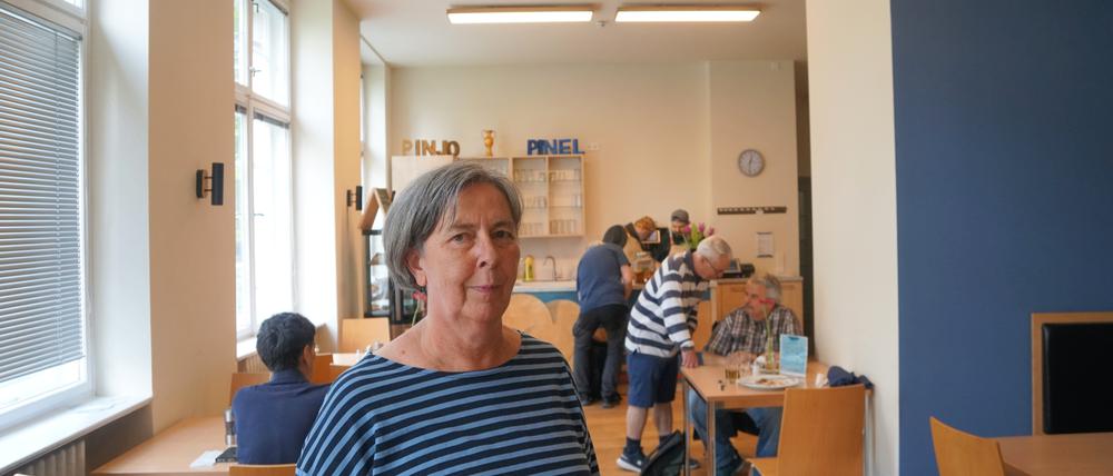 Beate Willenberg leitet das „Café Pinjo“ in Berlin-Wilmersdorf. Es ist eine gemeinnützige „Beschäftigungs-Tagesstätte“ für Menschen mit psychischen Beeinträchtigungen.