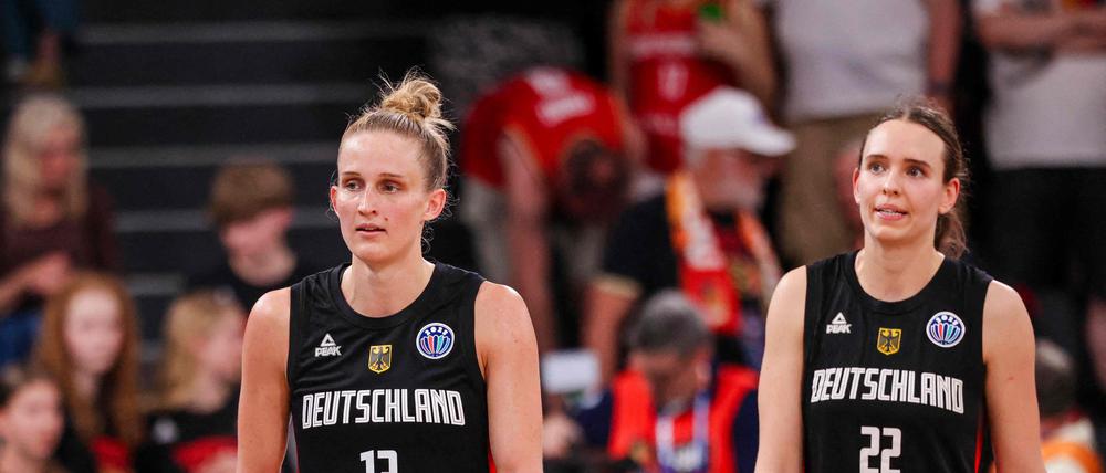 Emily Bessoir (rechts) und Kapitänin Leonie Fiebich sind im Viertelfinale an Belgien gescheitert.