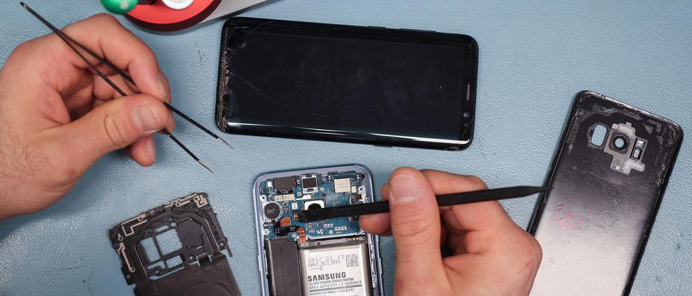 Das Recht auf Reparatur soll dazu beitragen, dass bestimmte Produkte länger genutzt werden und weniger Müll produziert wird. (Symbolbild)