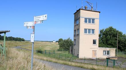 Für ein Mindestgebot von 5.000 Euro kann der Turm direkt an der Elbe zwischen Wittenberge und Lenzen erworben werden. 