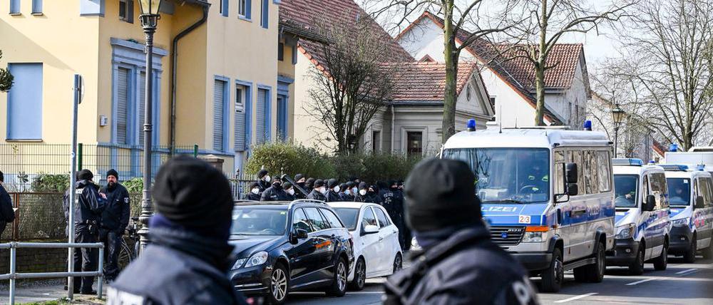 Ein erster Prozessanlauf war im Februar 2025 wegen Erkrankung des Angeklagten gescheitert. (Symbolbild)