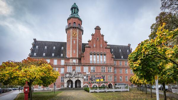 Rathaus Reinickendorf am Eichborndamm.