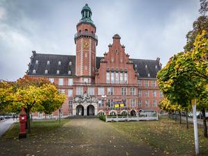 Rathaus Reinickendorf am Eichborndamm.