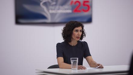 Nava Ebrahimi bei ihrer Rede zur Literatur