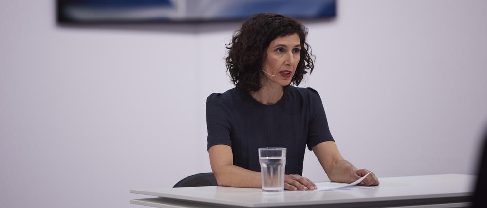 Nava Ebrahimi bei ihrer Rede zur Literatur