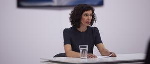 Nava Ebrahimi bei ihrer Rede zur Literatur