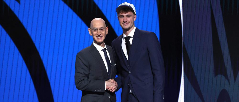 Cooper Flagg (rechts) ist der erste Pick des diesjährigen NBA-Drafts.