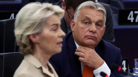 Viktor Orban und Ursula von der Leyen. 