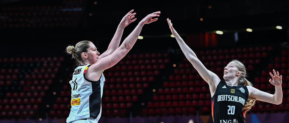 Frieda Bühner und Co. streckten sich gegen Belgien um Topstar Emma Meesseman vergeblich.
