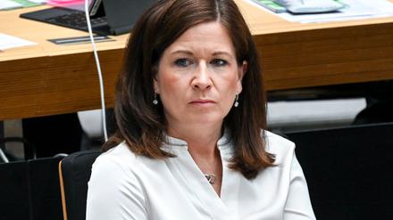 Bildungssenatorin Katharina Günther-Wünsch (CDU) hat im Abgeordnetenhaus Stellung zu Kritik genommen. 