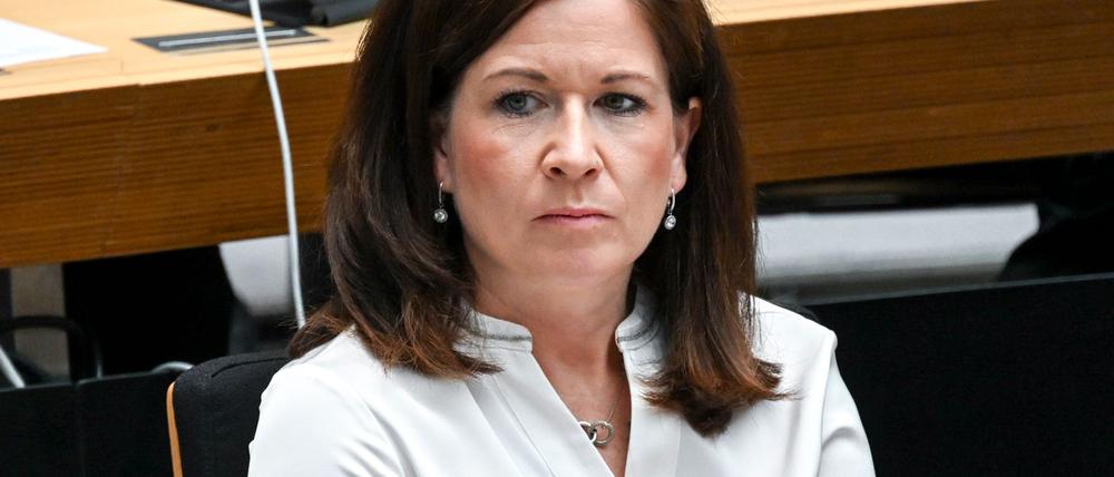 Bildungssenatorin Katharina Günther-Wünsch (CDU) hat im Abgeordnetenhaus Stellung zu Kritik genommen. 