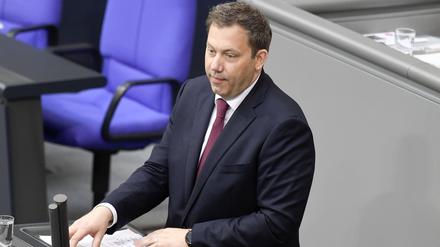 Finanzminister Lars Klingbeil in der 14. Sitzung des 21. Deutschen Bundestages im Reichstagsgebäude.